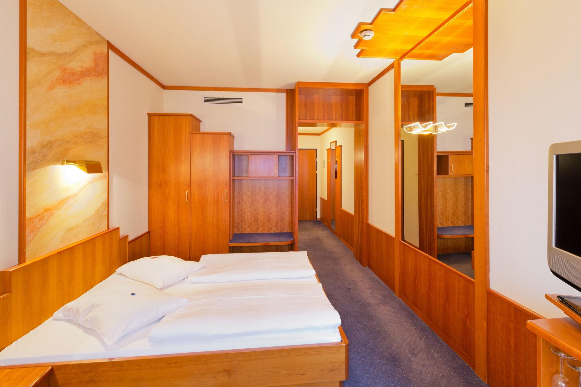 Vienna Sporthotel Bagian luar foto