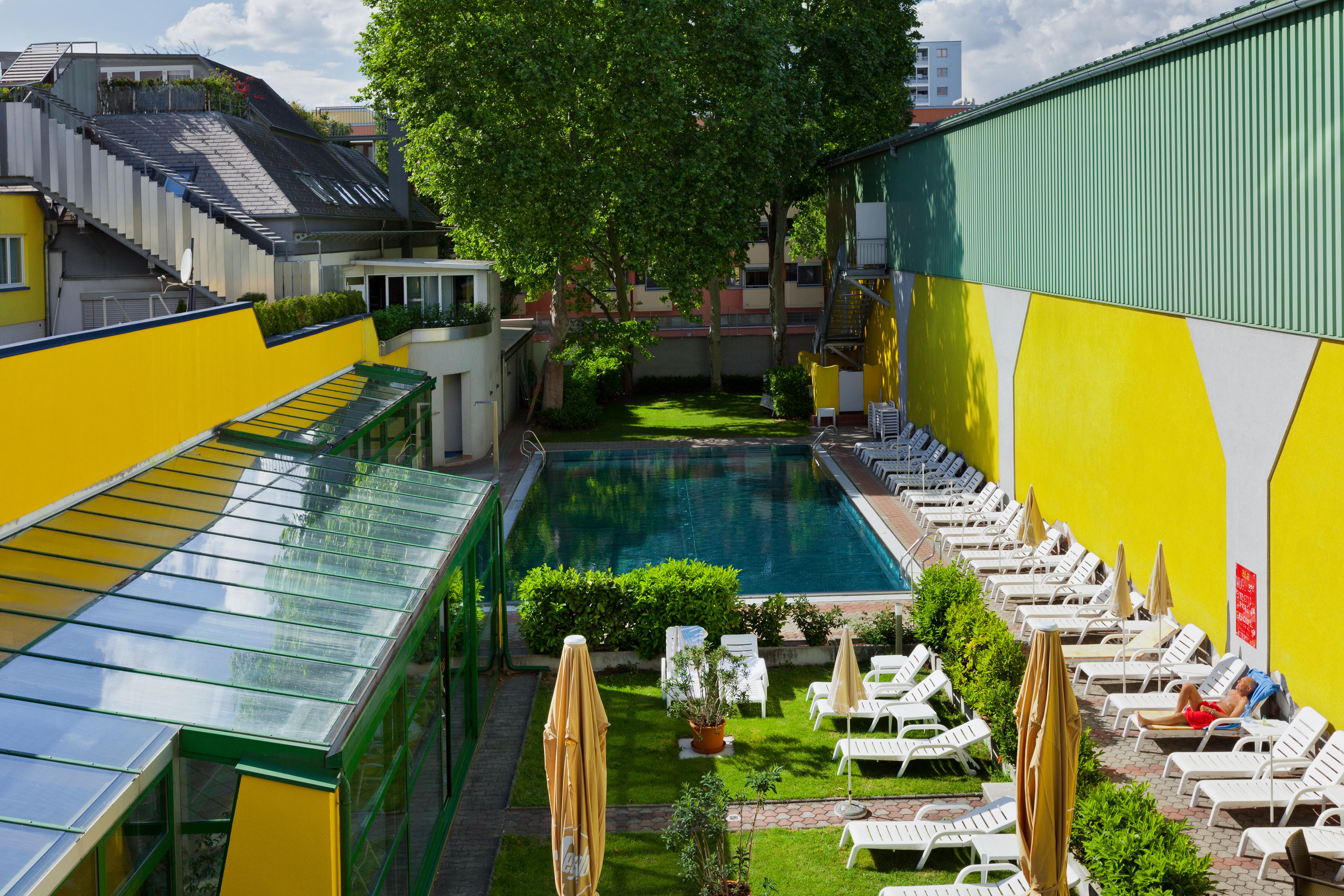 Vienna Sporthotel Bagian luar foto