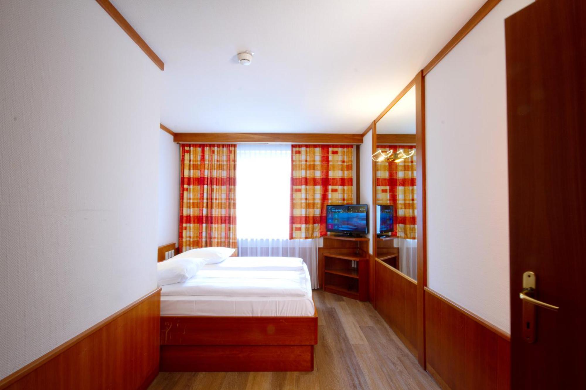 Vienna Sporthotel Bagian luar foto