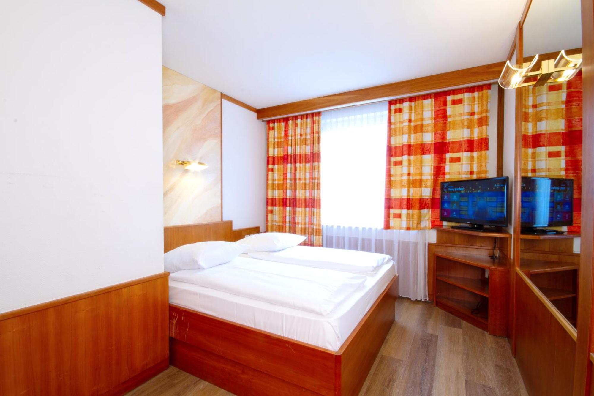 Vienna Sporthotel Bagian luar foto