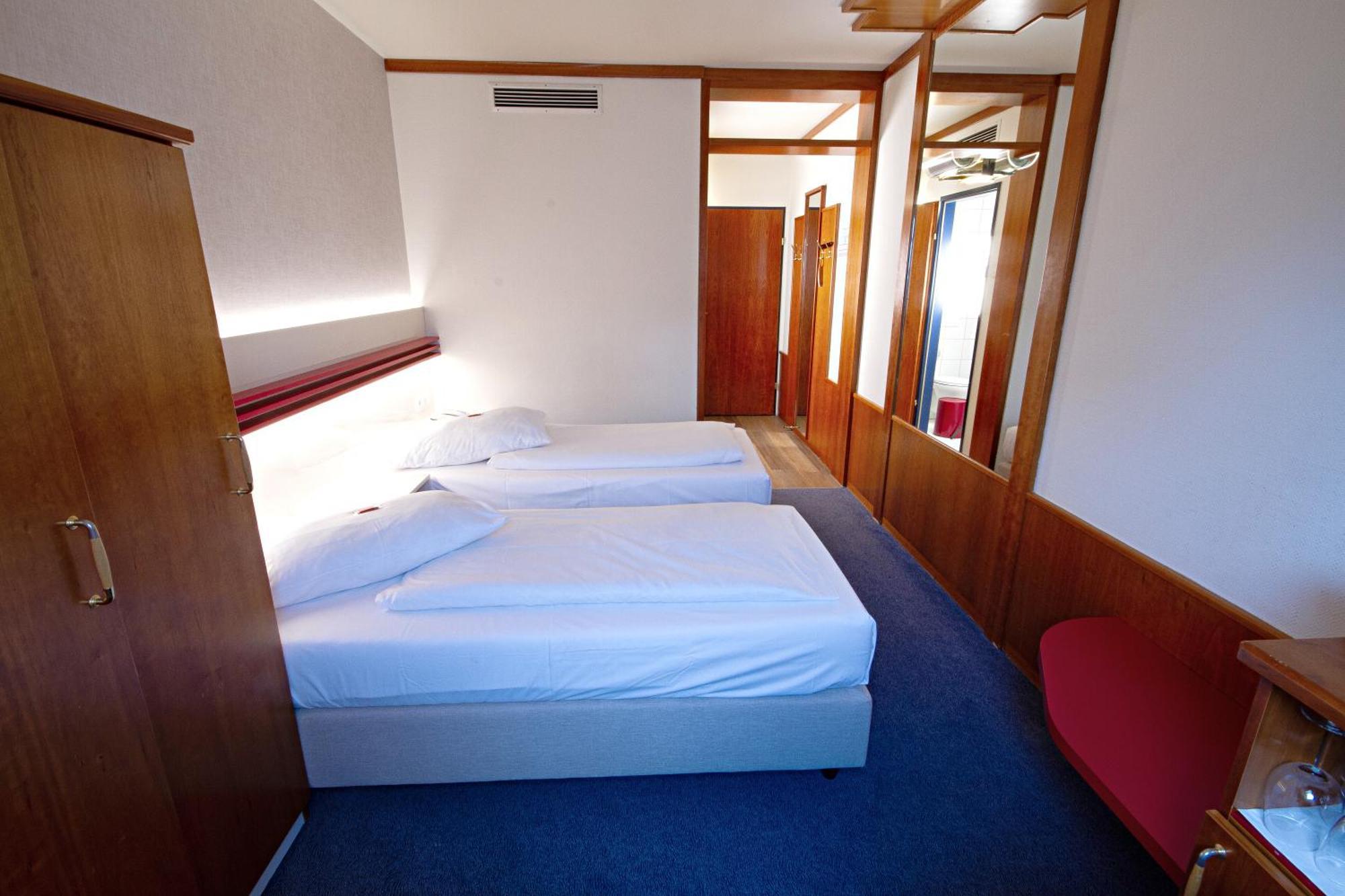 Vienna Sporthotel Bagian luar foto