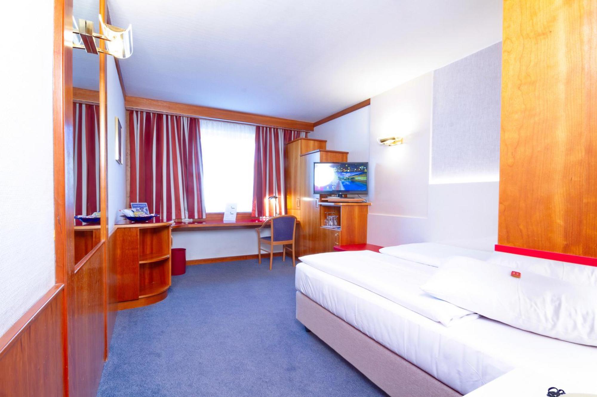 Vienna Sporthotel Bagian luar foto