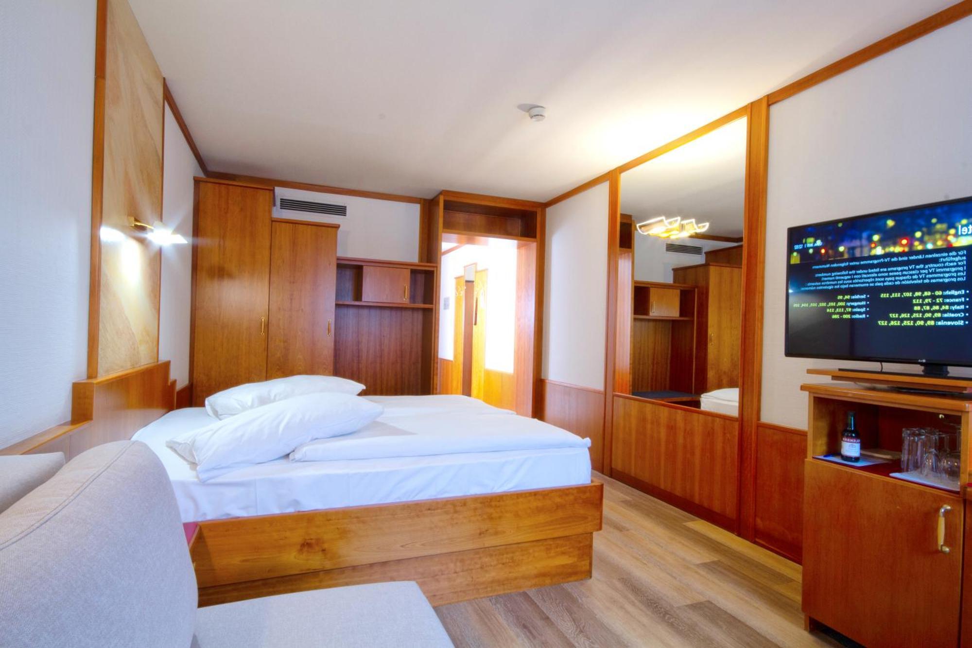 Vienna Sporthotel Bagian luar foto