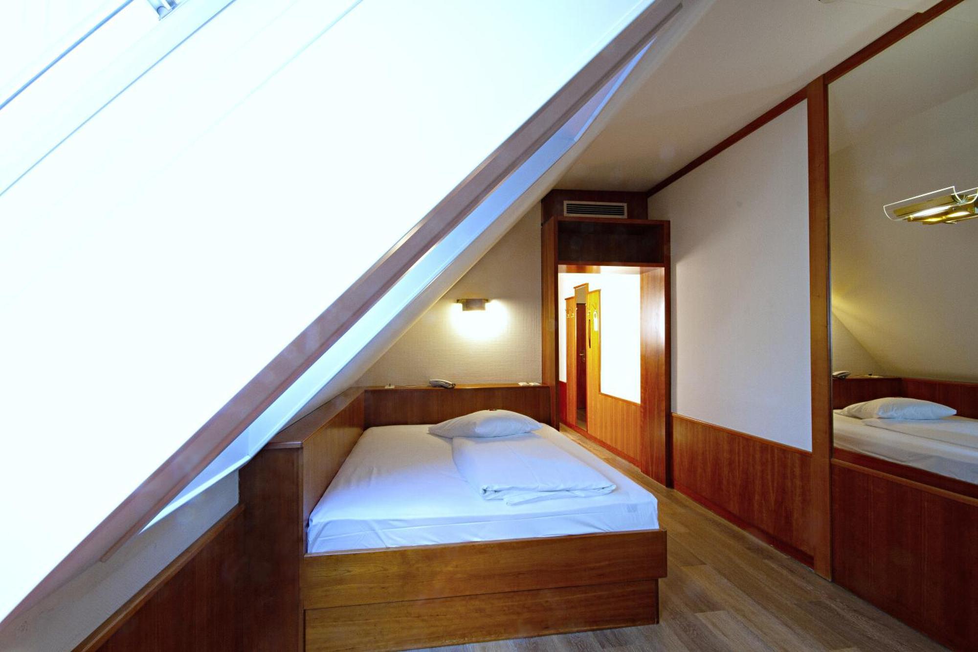 Vienna Sporthotel Bagian luar foto