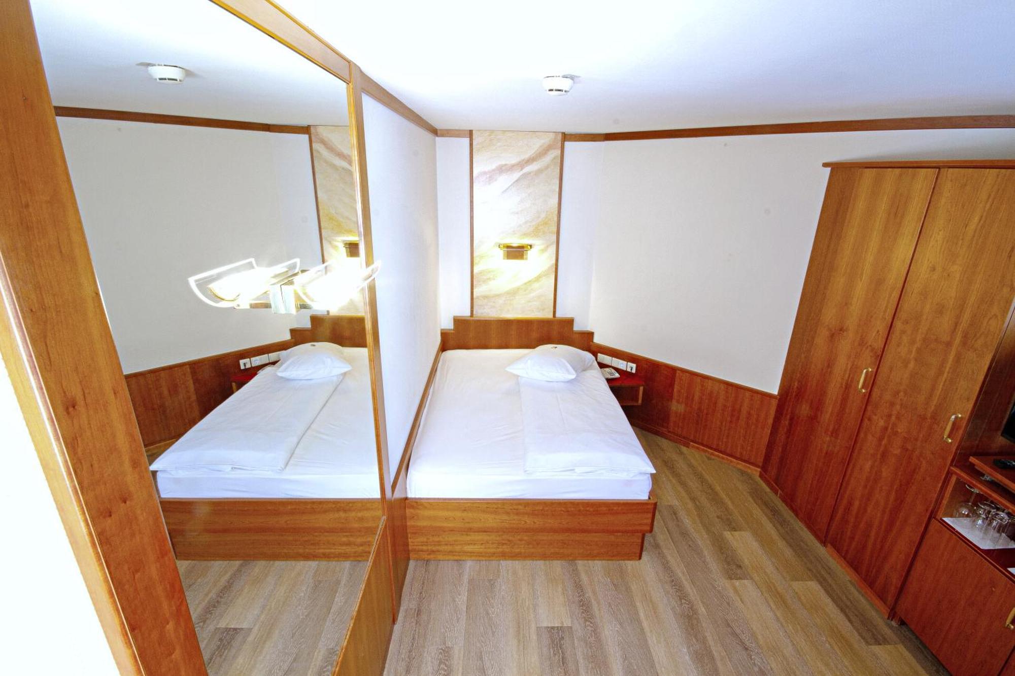 Vienna Sporthotel Bagian luar foto